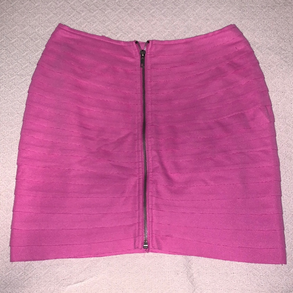 Pleated mini skirt: ADORABLE!